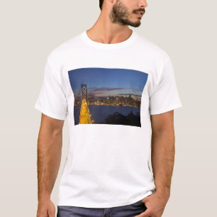 Die Bay Bridge von Treasure Island T-Shirt