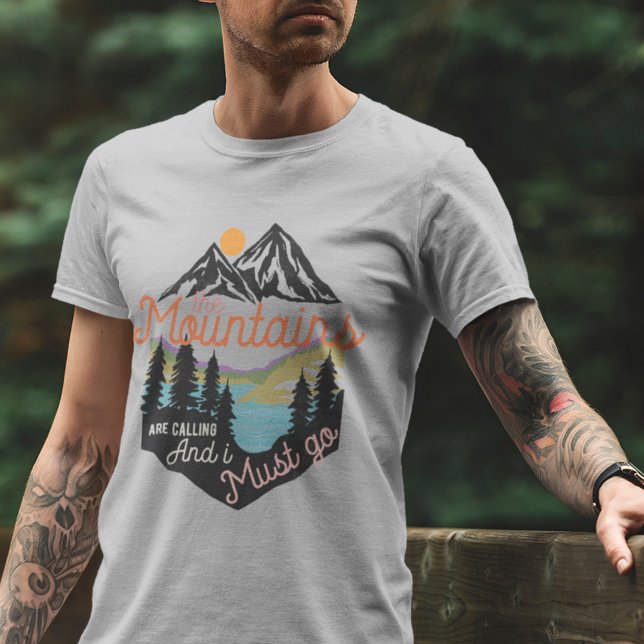 Die Berge rufen, und ich muss gehen T-Shirt (Von Creator hochgeladen)