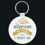 Die Berge rufen, und ich muss Vintag werden Schlüsselanhänger<br><div class="desc">Inspiration für diejenigen,  die Liebe,  Berge,  Bergsteigen,  Wandern oder Klettern im Innenbereich zu erklimmen. Coole motivierend Ware für Kletterer,  Wanderer und alle Outdoorsmenschen. Ideal für diejenigen,  die Liebe Abenteuer,  Outdoor-Aktivitäten in der Wildnis. Großes Weihnachtsgeschenk und Geburtstagsgeschenk für Großvater,  Vater,  Vater,  Ehemann,  Freund,  Onkel,  Freunde und Kollegen.</div>