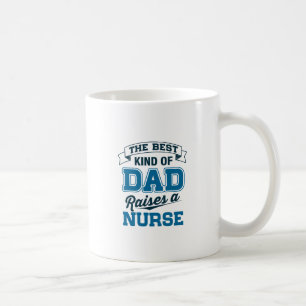 Die beste Art des Vaters hebt eine Kaffeetasse