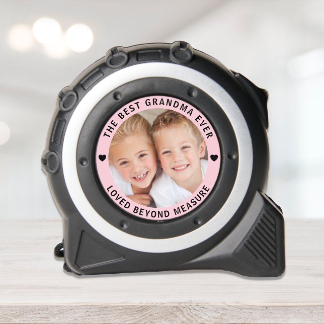 Die beste Oma, die über die Messung des rosa Fotos Maßband (Von Creator hochgeladen)