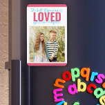 Die beste Stepmutter wird von Kids Names Foto Kühl Magnet<br><div class="desc">Niedlicher und fröhlicher Kühlschrank Magnet für Ihre Stiefmutter (editierbar), personalisiert mit einem Ihrer Lieblings-Fotos. Das Design ist in überdimensionaler Typografie und eleganter handgeschriebener Schrift in fröhlichem Rosa und Türkisblau geschrieben. Es liest derzeit "Diese Stiefmutter wird von [deinen Namen] geliebt" und die Vorlage ist für dich Set, um den Text zu...</div>