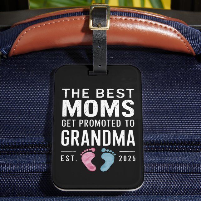 Die besten Mamas werden für Oma Est 2025 beworben Gepäckanhänger (Vorderseite Insitu 2)