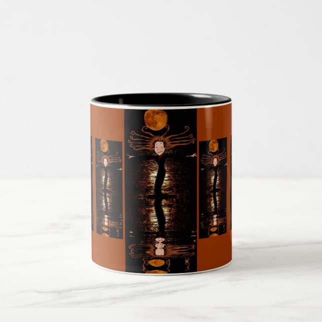 Die bezaubernde Mond-Göttin-Tasse Zweifarbige Tasse (Mittel)