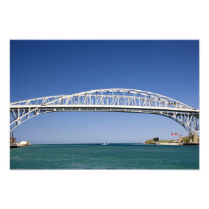 Die Blaue Wasserbrücke ist eine zweispurige Brücke Fotodruck