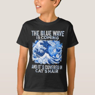Die Blaue Welle kommt in den Katzenhaaren auf die T-Shirt