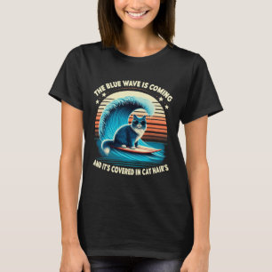 Die Blaue Welle kommt und ist in Cat Ha bedeckt T-Shirt