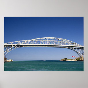 Die Blue Water Bridge ist eine zweispurige Brücke Poster