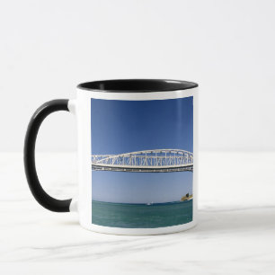 Die Blue Water Bridge ist eine zweispurige Brücke Tasse