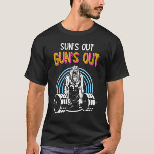 Die Bodybuilding der Männer in Barbell T-Shirt