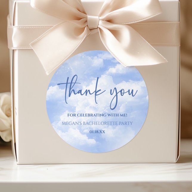 Die Braut ist auf Cloud Nine Blue Junggeselinnen-A Runder Aufkleber (Von Creator hochgeladen)