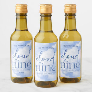 Die Braut ist auf Cloud Nine Blue Junggeselinnen-A Weinetikett