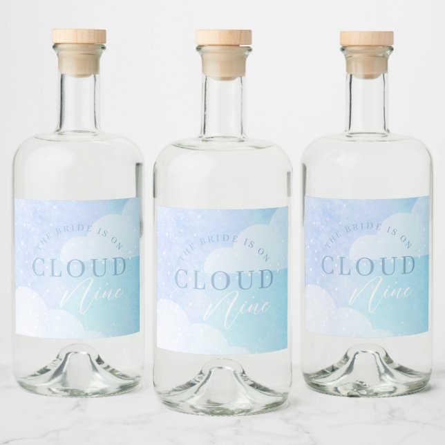 Die Braut ist auf Cloud Nine Brautparty Alkoholflaschenetikett (Flaschen)