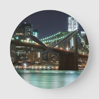 Die Brooklyn-Brücke - Farbe Runde Wanduhr