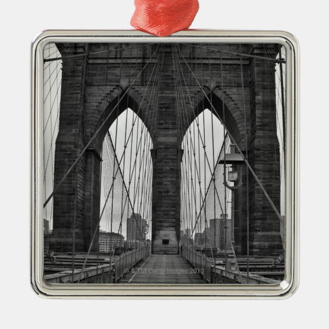 Die Brooklyn-Brücke in New York City Silbernes Ornament (Vorne)