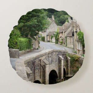 Die Brücke im Schloss Combe, BRITISCHES rundes Kissen