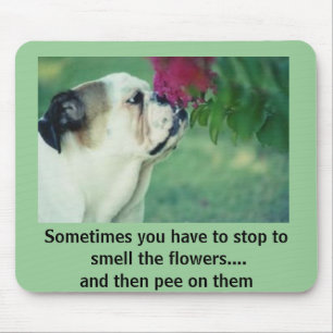 Die Bulldogge und die Rose Mousepad