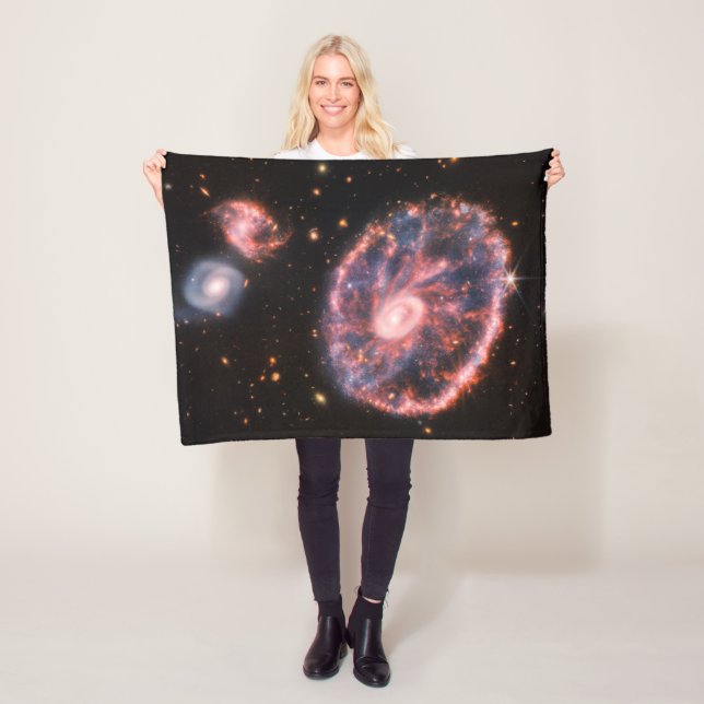 Die Cartwheel Galaxie und ihre Begleitgalaxien. Fleecedecke (Beispiel)