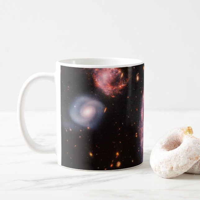 Die Cartwheel Galaxie und ihre Begleitgalaxien. Kaffeetasse (Mit Donut)