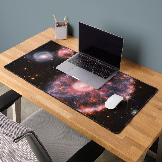 Die Cartwheel Galaxie und ihre Begleitgalaxien. Schreibtischunterlage (Büro 2)