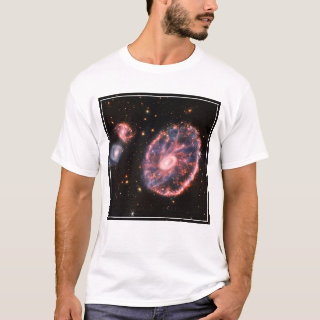 Die Cartwheel Galaxie und ihre Begleitgalaxien. T-Shirt (Vorderseite)