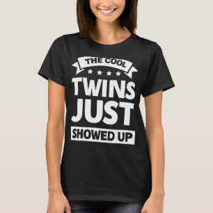 Die Coolen Twins sind gerade 1 T-Shirt
