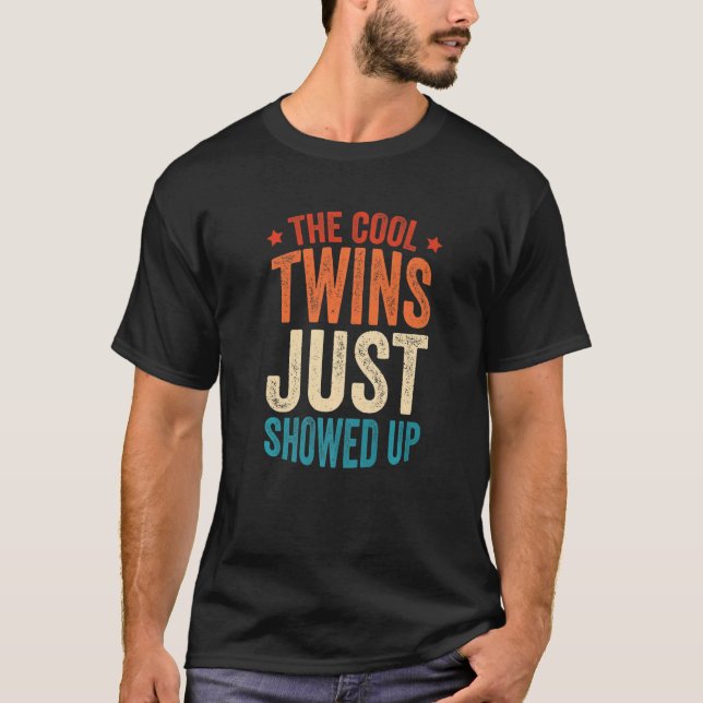Die Coolen Twins sind gerade 4 T-Shirt (Vorderseite)