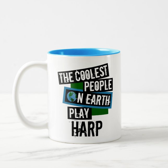 Die Coolsten Menschen auf der Erde spielen Harp Zweifarbige Tasse (Links)