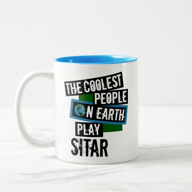 Die Coolsten Menschen auf der Erde spielen Sitar Zweifarbige Tasse (Links)