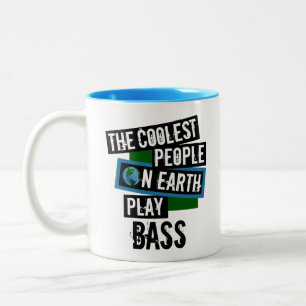 Die Coolsten Menschen der Erde spielen Bass Zweifarbige Tasse