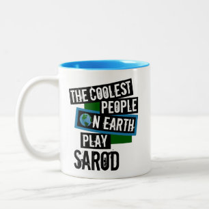 Die Coolsten Menschen der Erde spielen Sarod Zweifarbige Tasse