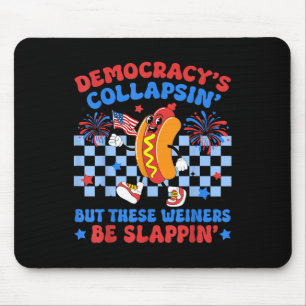 Die Demokratie kollabiert, aber diese Wiener schna Mousepad
