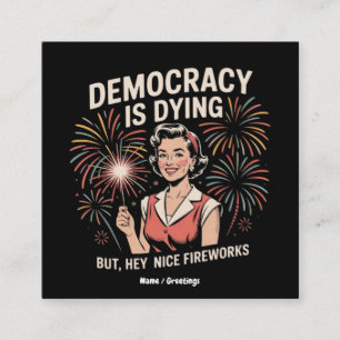 Die Demokratie stirbt, aber Hey, Nizza Feuerwerk 4 Quadratische Visitenkarte