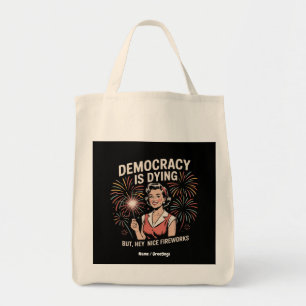 Die Demokratie stirbt, aber Hey, Nizza Feuerwerk 4 Tragetasche