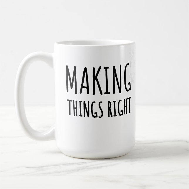 "Die Dinge richtig machen" Aufstieg über Fehler-De Kaffeetasse (Links)