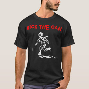 Die Dose klopfen - Kind, das eine Dose kickt T-Shirt