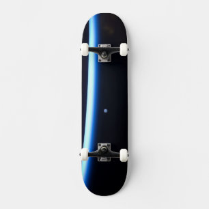Die dünne Atmosphäre der Erde und ein blühender Mo Skateboard