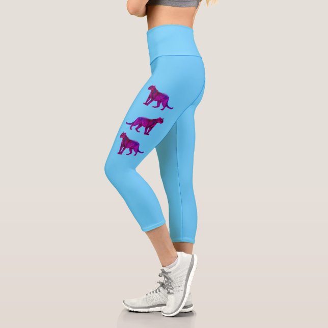Die echten Magenta-Panthers Capri Leggings (Links)
