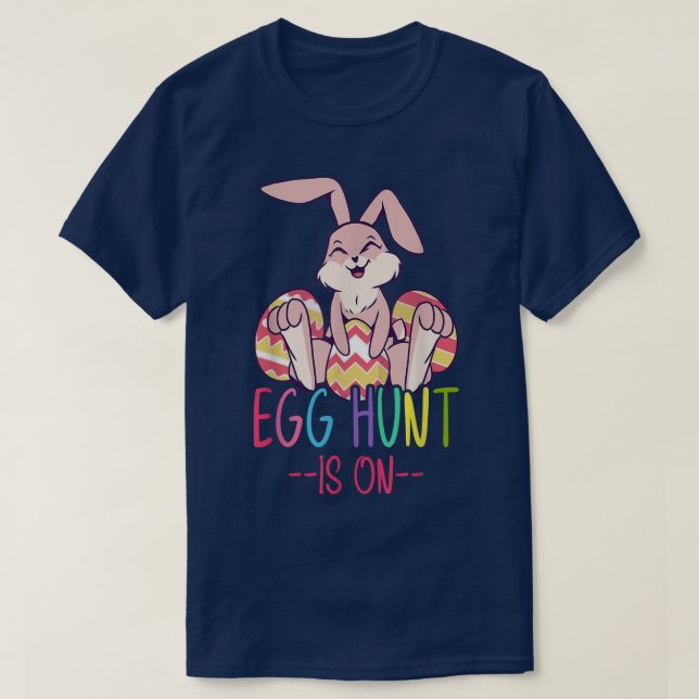 Die Eizelljagd ist auf glücklichen Ostern Bunny Oa T-Shirt (Design vorne)
