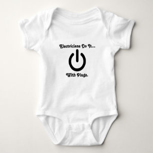 Die Elektriker tun es... Mit Plugs. Baby Strampler
