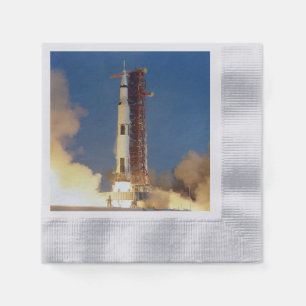 Die Erde bebt, während die Saturn V zum Mond aufst Serviette