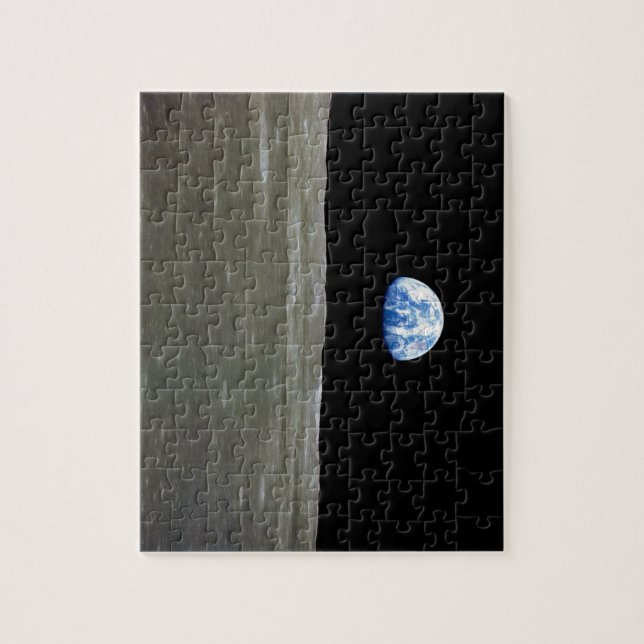 Die Erde im Weltraum vom Mond (Vertikal)