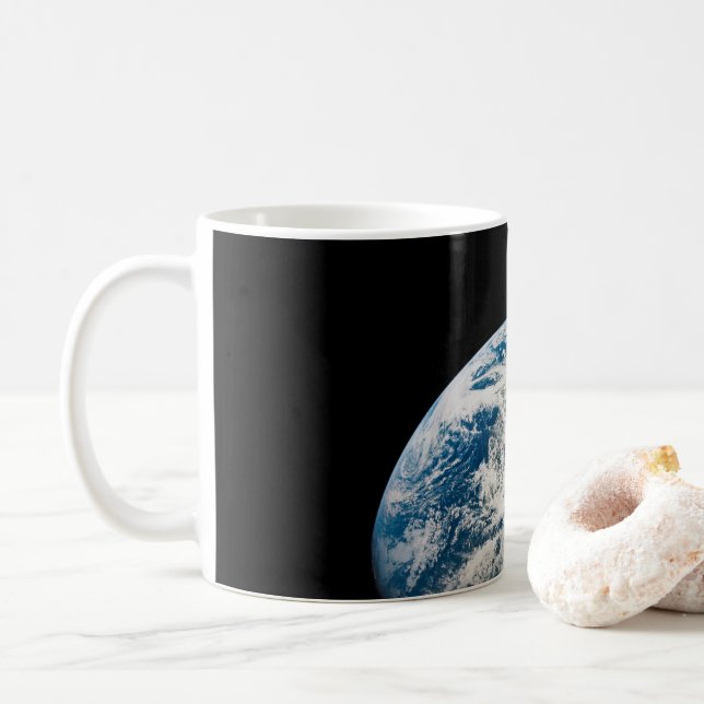 Die Erde wurde aus dem Aollo 8 Raumfahrzeug genomm Kaffeetasse (Mit Donut)