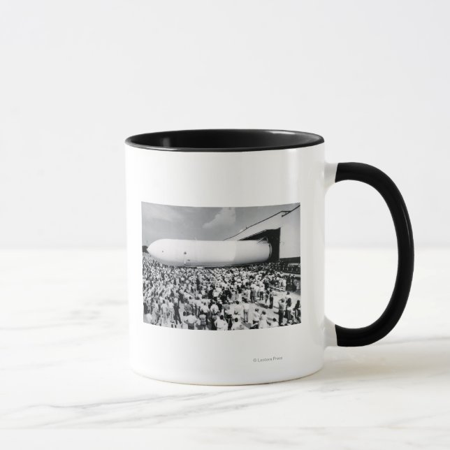 Die erste Außenkante der Raumfähre Tasse (Rechts)