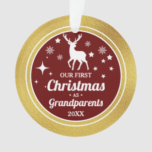 Die erste Weihnachtsfeier der Großeltern in golden Ornament