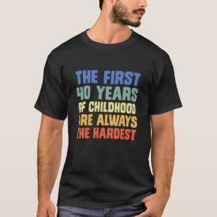 Die ersten 40 Jahre der Kindheit sind immer die Hö T-Shirt