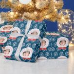 Die ersten Snowglobe-Schneeflocken des Babys Geschenkpapier<br><div class="desc">Adorable Personalisiert Wrapping Paper mit Snowglobe Baby's Foto Weihnachten Wirbel Baby's 1. Weihnachten</div>