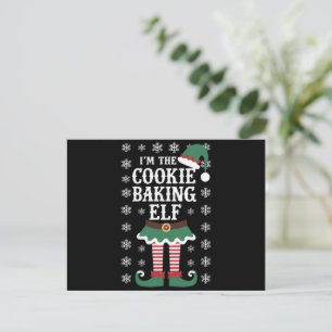 Die Familie passt zum Keksgebäck Elf Weihnachten