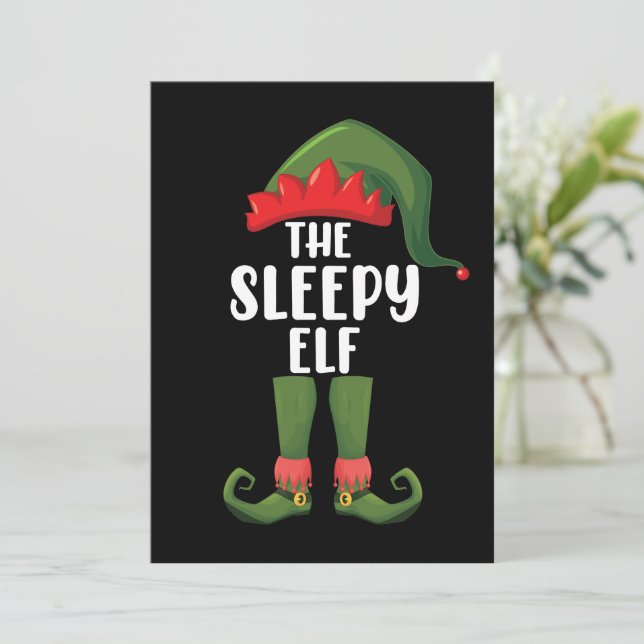 Die Familie Sleepy Elf Weihnachten Weihnachten Einladung (Stehend Vorderseite)
