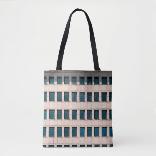 Die Fassade des modernen Gebäude mit rechteckigem Tasche